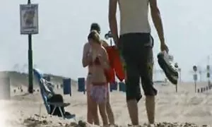 Una ragazza deliziosa pianta vecchia tettona nel culo.