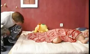 La mamma si sveglia porno video nonne figlio con una lama e stava scopando.