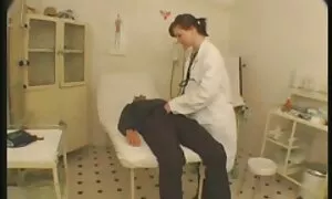 Sesso facile nonne pompinare con il suo fidanzato.