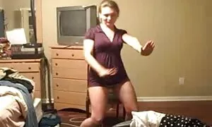 La polizia video porno nonne ha criticato una prostituta amara quando l'ha interrogata, e poi costretta a ingoiare