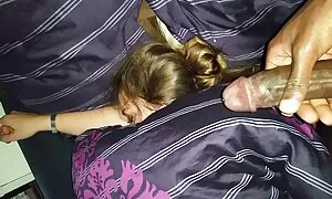 L'insegnante di giovani uomini, porno nonne e nipoti e lo maledisse in classe proprio al tavolo.
