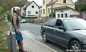 Due uomini video porno mature nonne martellano leggermente la pelle sulla pelle