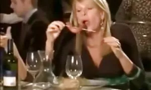 Spreco nonne vecchie porno nel culo con un duro come roccia Boone