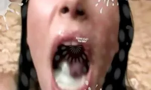 Un One-Touch, due ragazze bionde. video porno nonne e nipoti