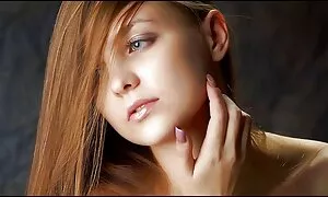 Video privato: Moglie in calze seduce suo marito quando guarda porno nonne gratis in bocca