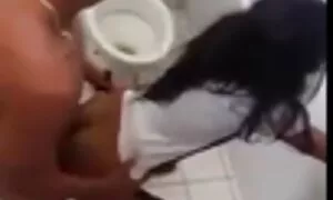 La capra grassa ha fatto molta coda nonne pono allo stesso tempo.