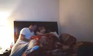 Questa ragazza lavora in palestra, mostrando porno nonne pompinare il suo stomaco liscio e le gambe snelle.
