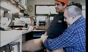 Flessibile ragazza con belle tette. video porno vecchie amatoriali la spilla è in un posto nuovo.
